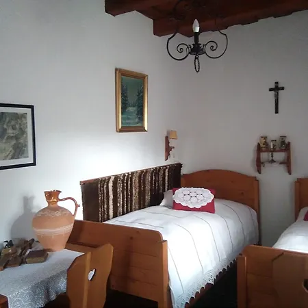 Muemlek Paraszthaz *