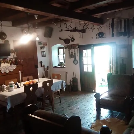 Muemlek Paraszthaz
