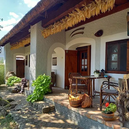 Muemlek Paraszthaz Szentbekkalla