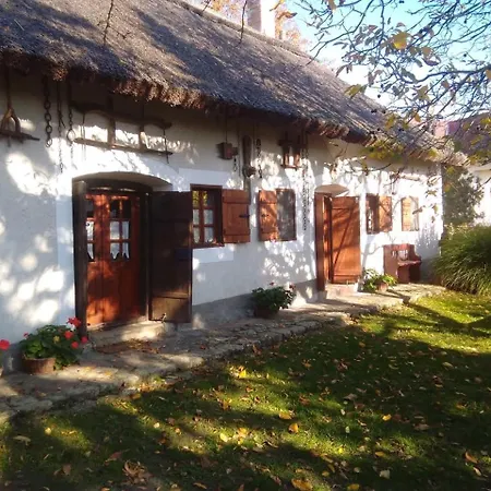 Muemlek Paraszthaz Holiday home