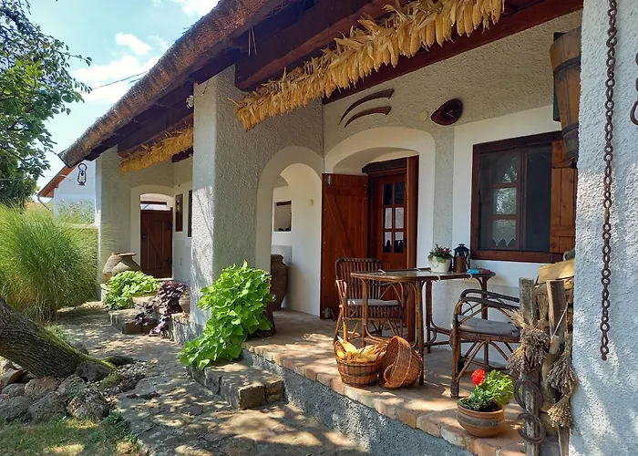 Muemlek Paraszthaz Szentbekkalla