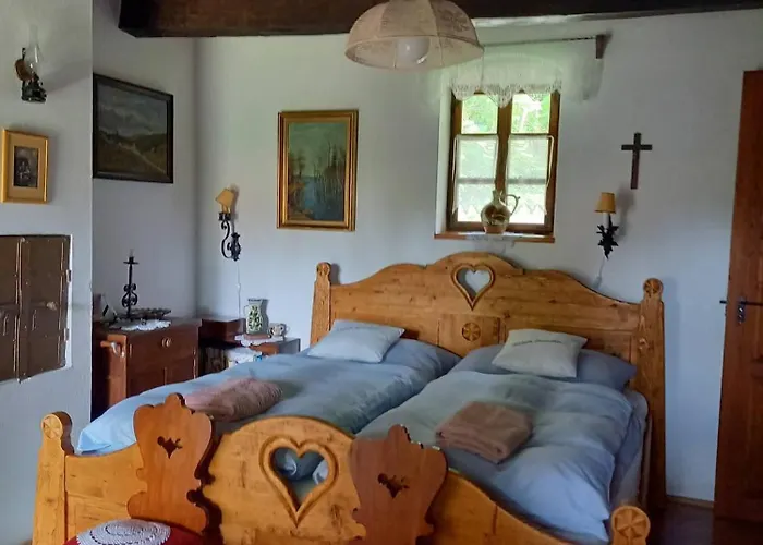 Muemlek Paraszthaz *